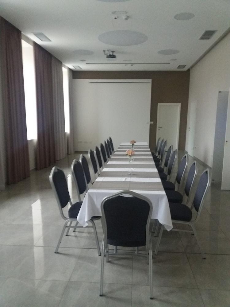 Continental Hotel